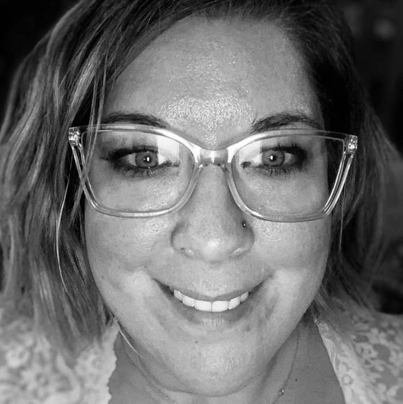 Meet your Posher, Julie - Picture 1 of 1